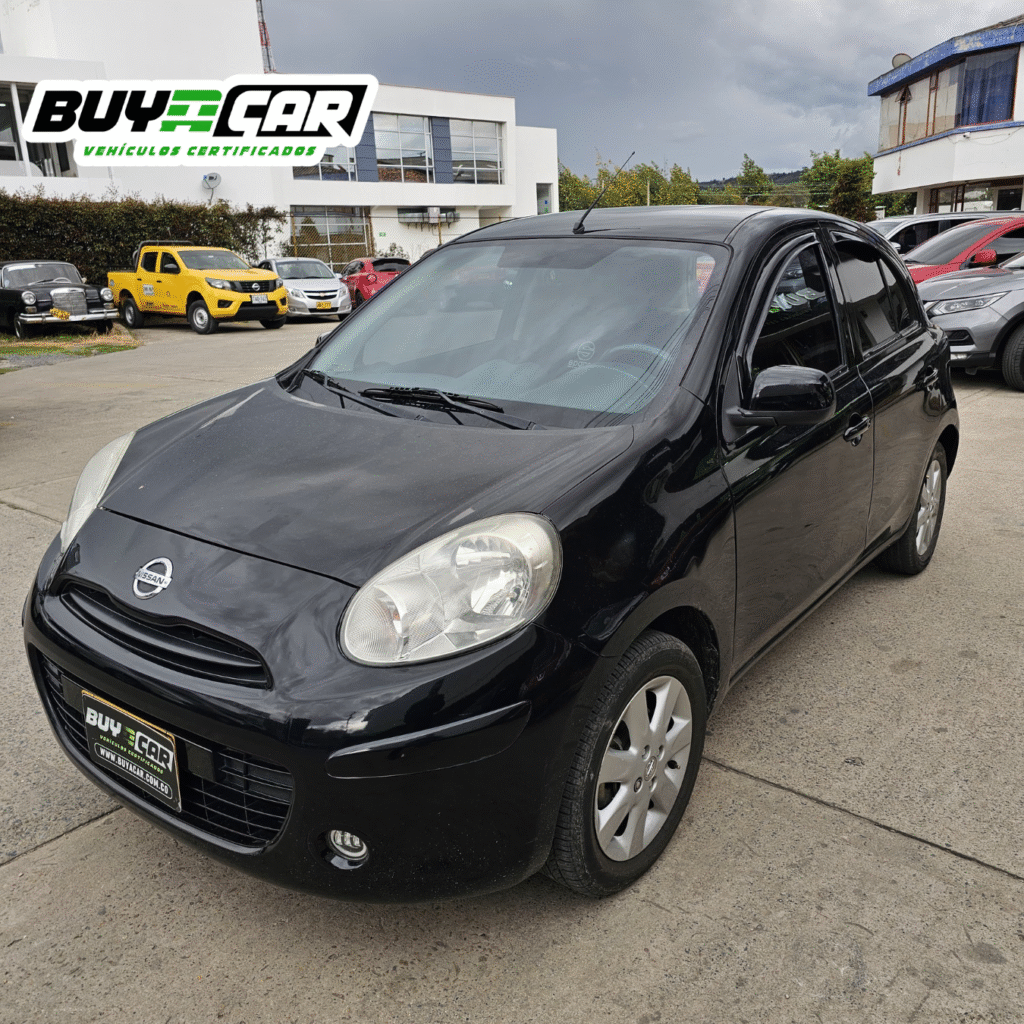 El Nissan March 2013 es un compacto confiable y económico, ideal para quienes buscan eficiencia y practicidad en la ciudad. Con un motor de 1,598 C.C, transmisión mecánica y un excelente rendimiento de 40 km/galón, este hatchback combina ahorro y desempeño. Además, su equipamiento incluye aire acondicionado y vidrios eléctricos, ofreciendo comodidad en cada trayecto. Con 173,780 km recorridos y toda la documentación al día, está listo para ser transferido.