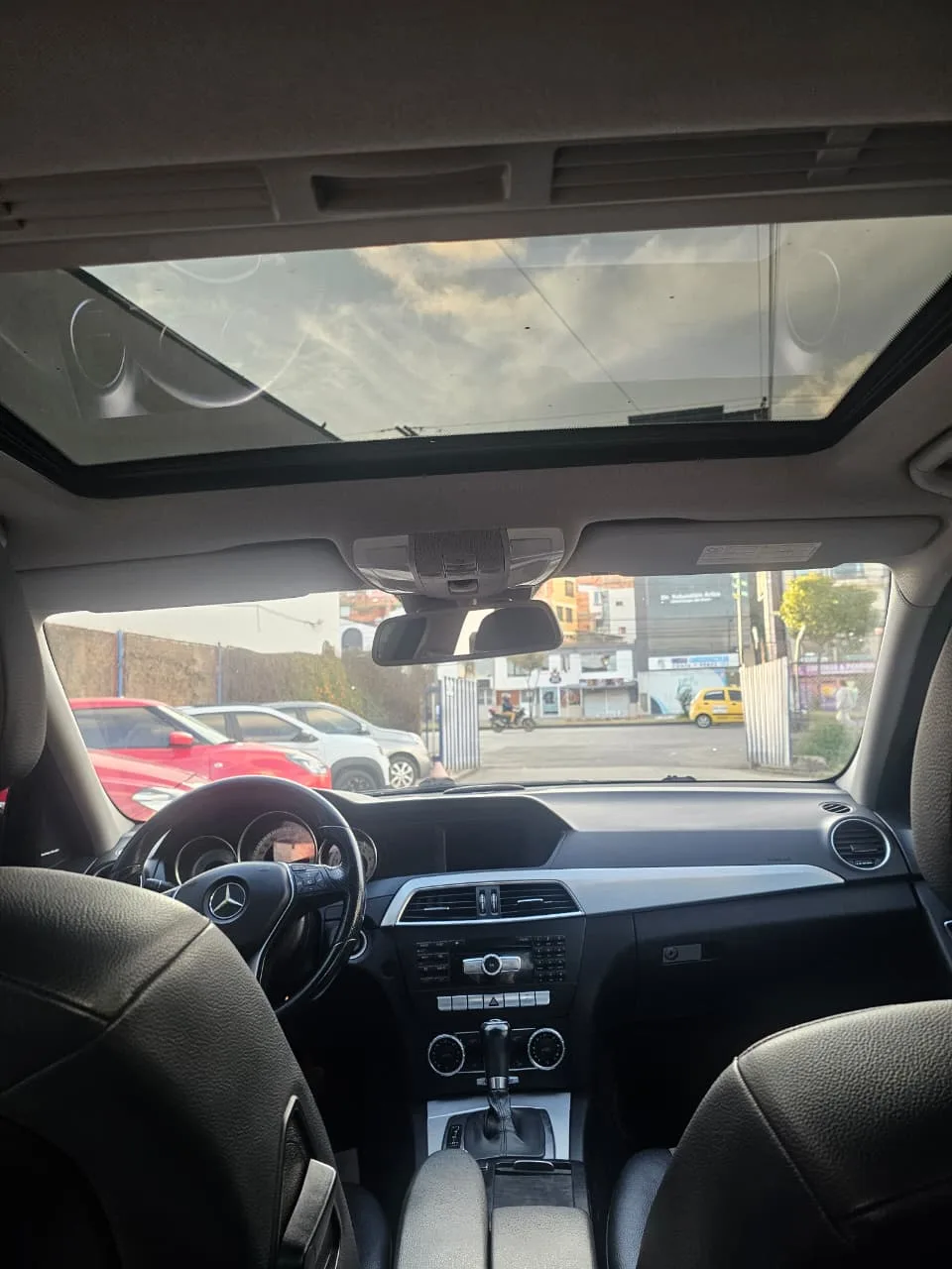 MERCEDES-BENZ C200 CGI 2012