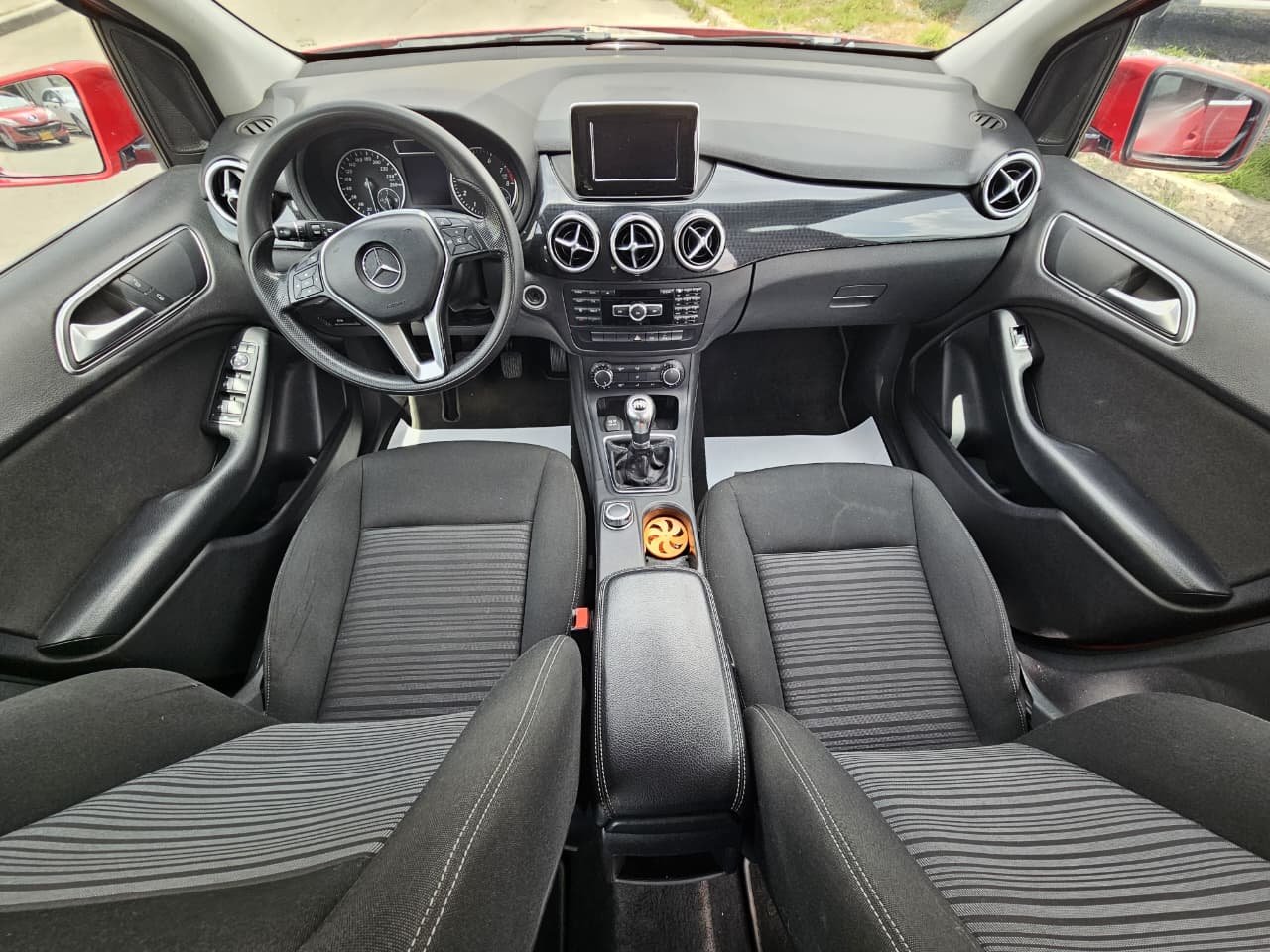 MERCEDES-BENZ B180 2013