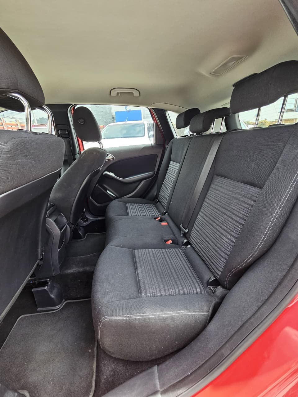 MERCEDES-BENZ B180 2013