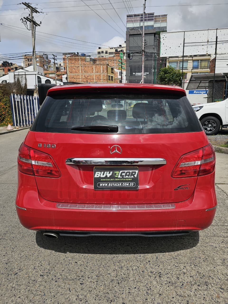 MERCEDES-BENZ B180 2013