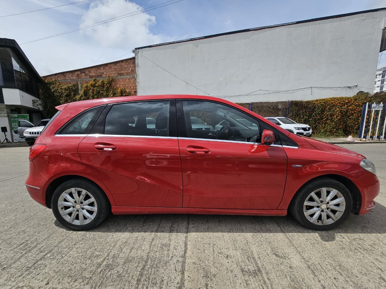 MERCEDES-BENZ B180 2013