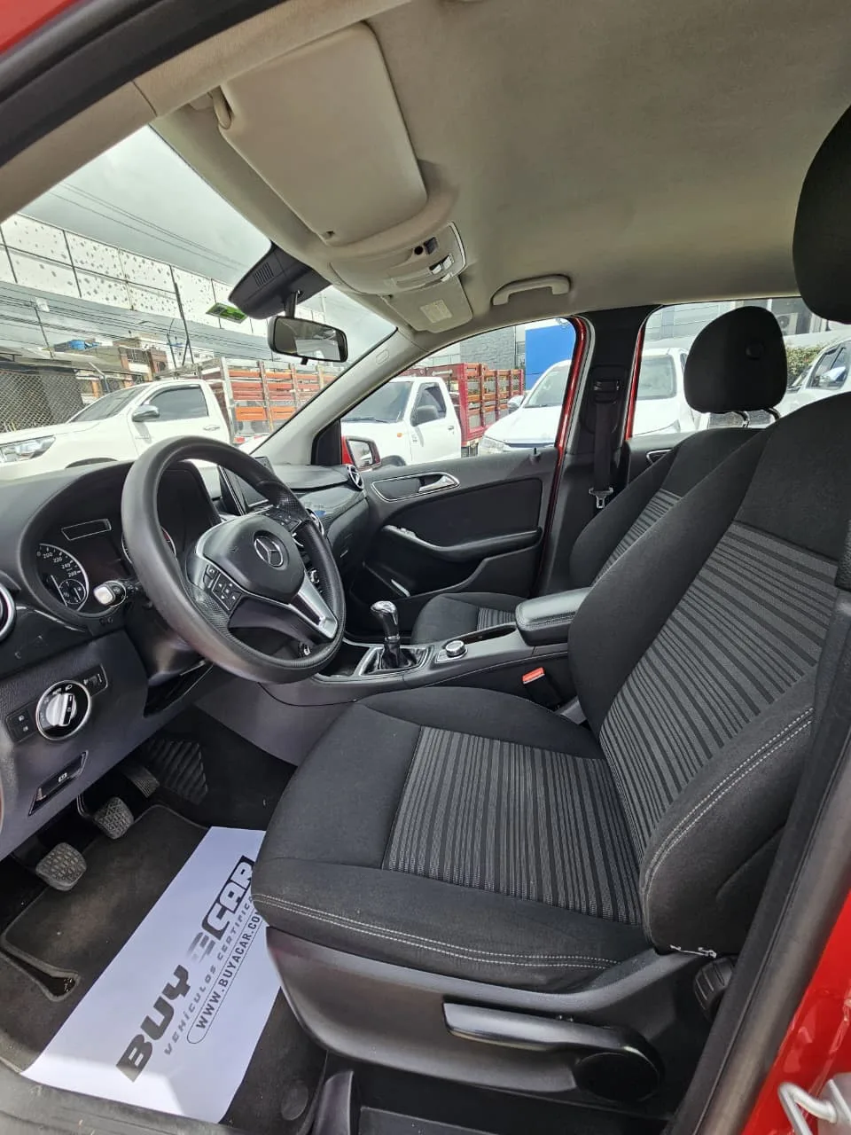 MERCEDES-BENZ B180 2013