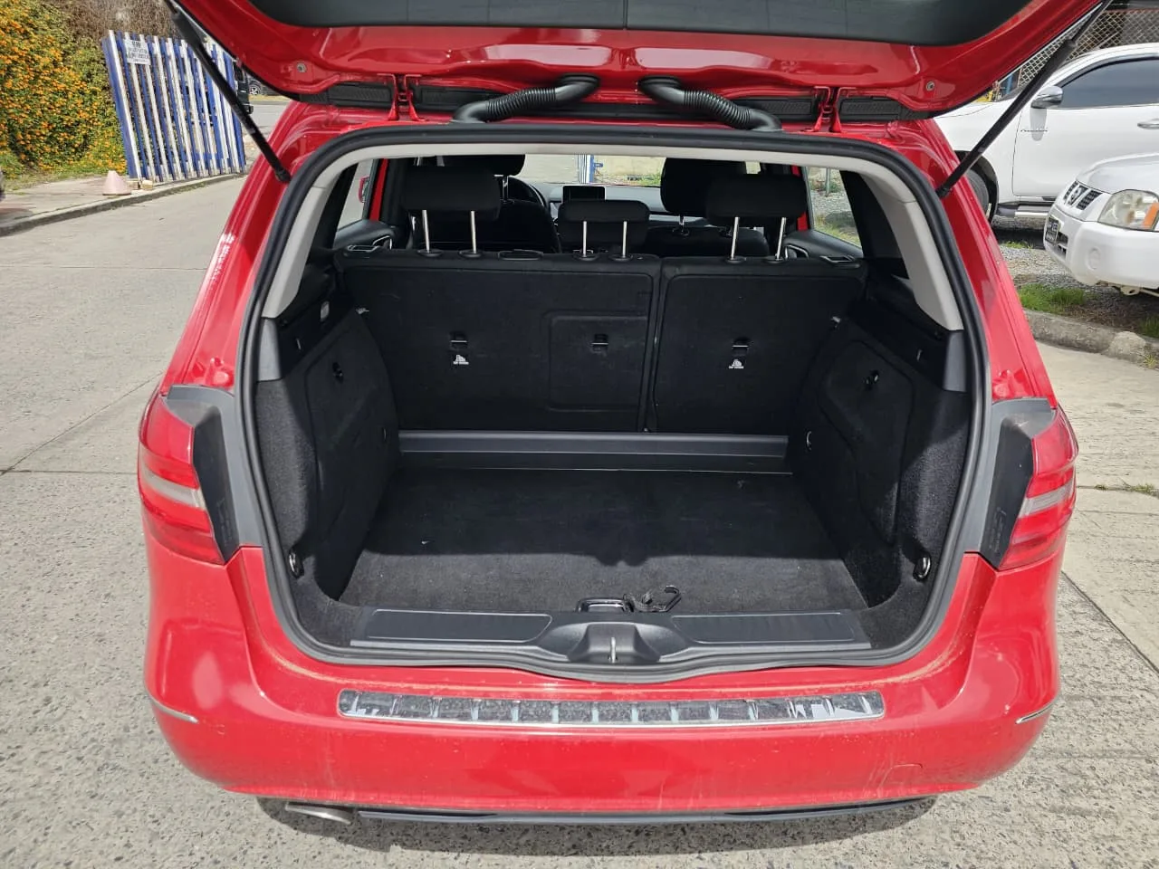 MERCEDES-BENZ B180 2013