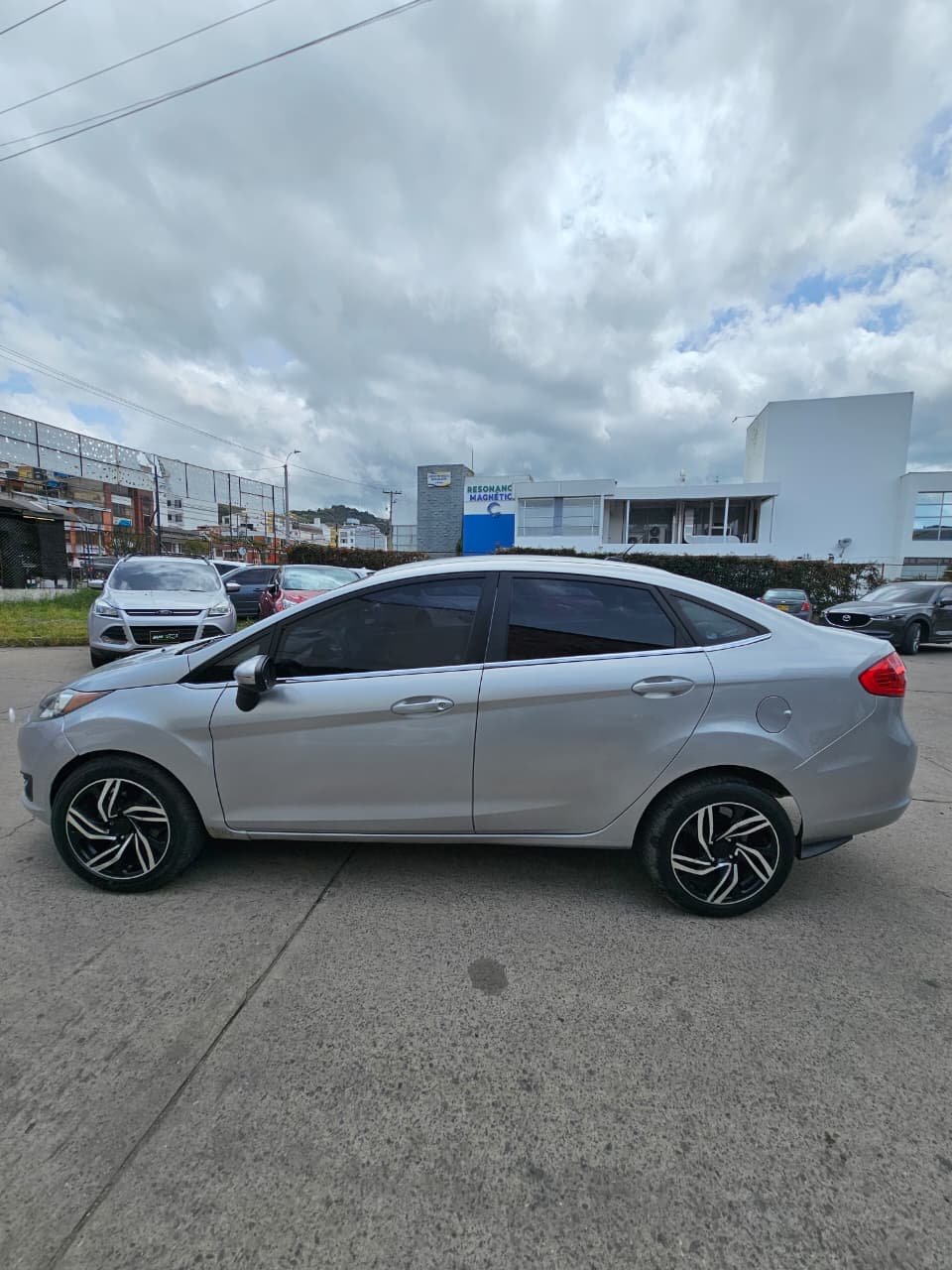 FORD FIESTA SPORTBACK 2011
