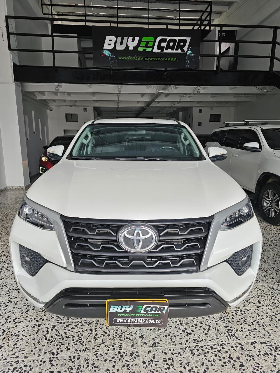 TOYOTA FORTUNER SR 2024