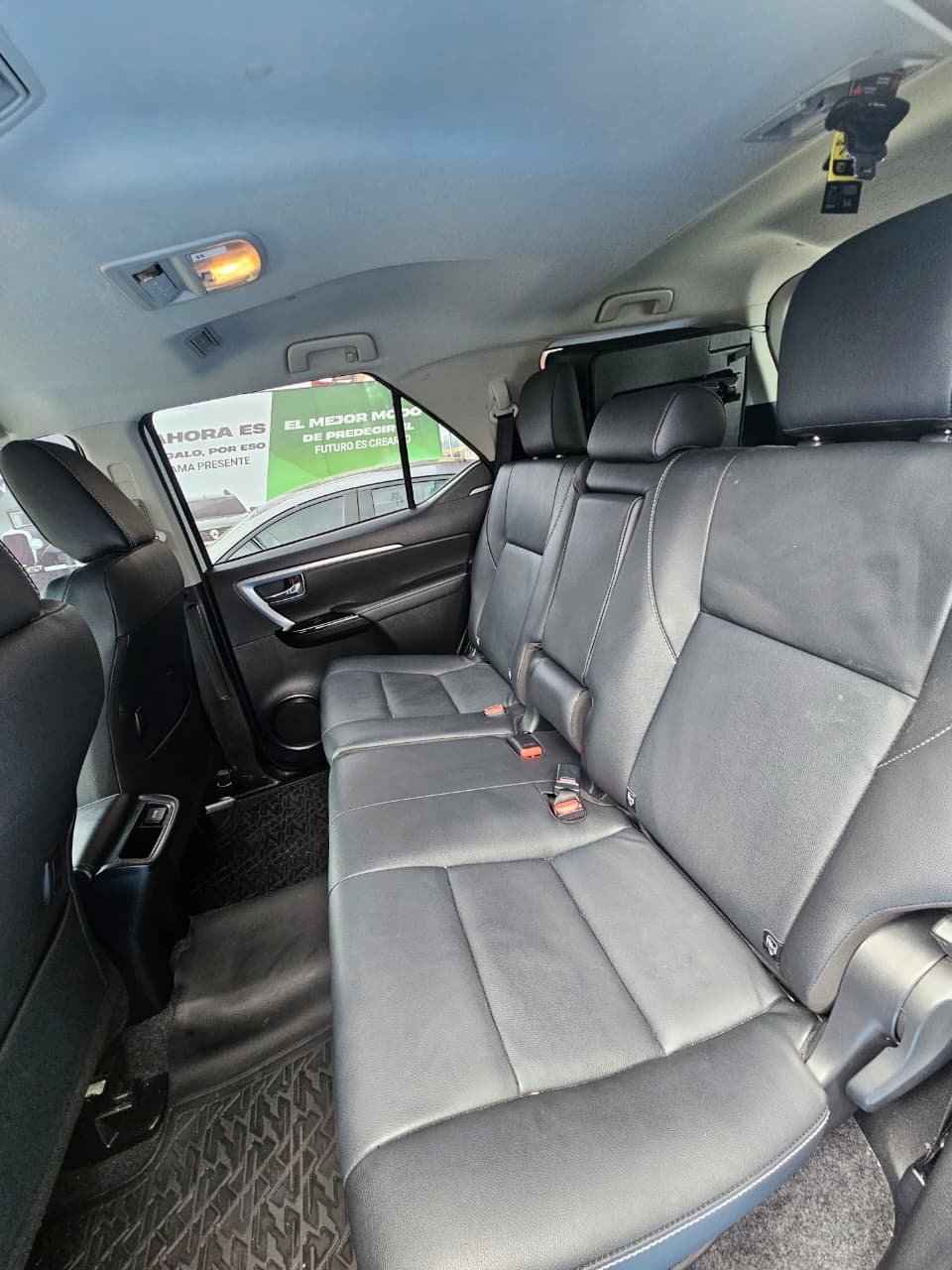 TOYOTA FORTUNER SR 2024