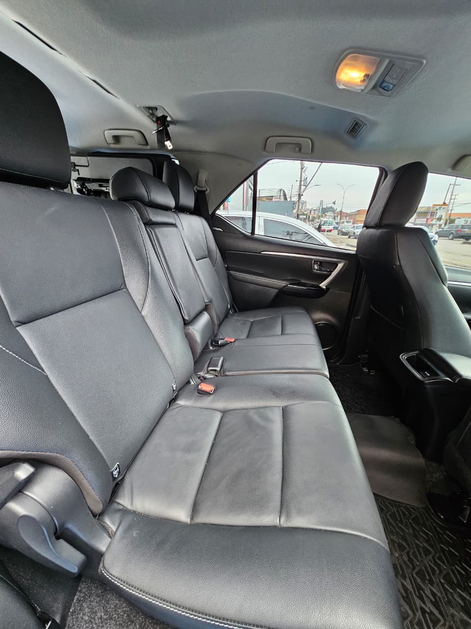 TOYOTA FORTUNER SR 2024