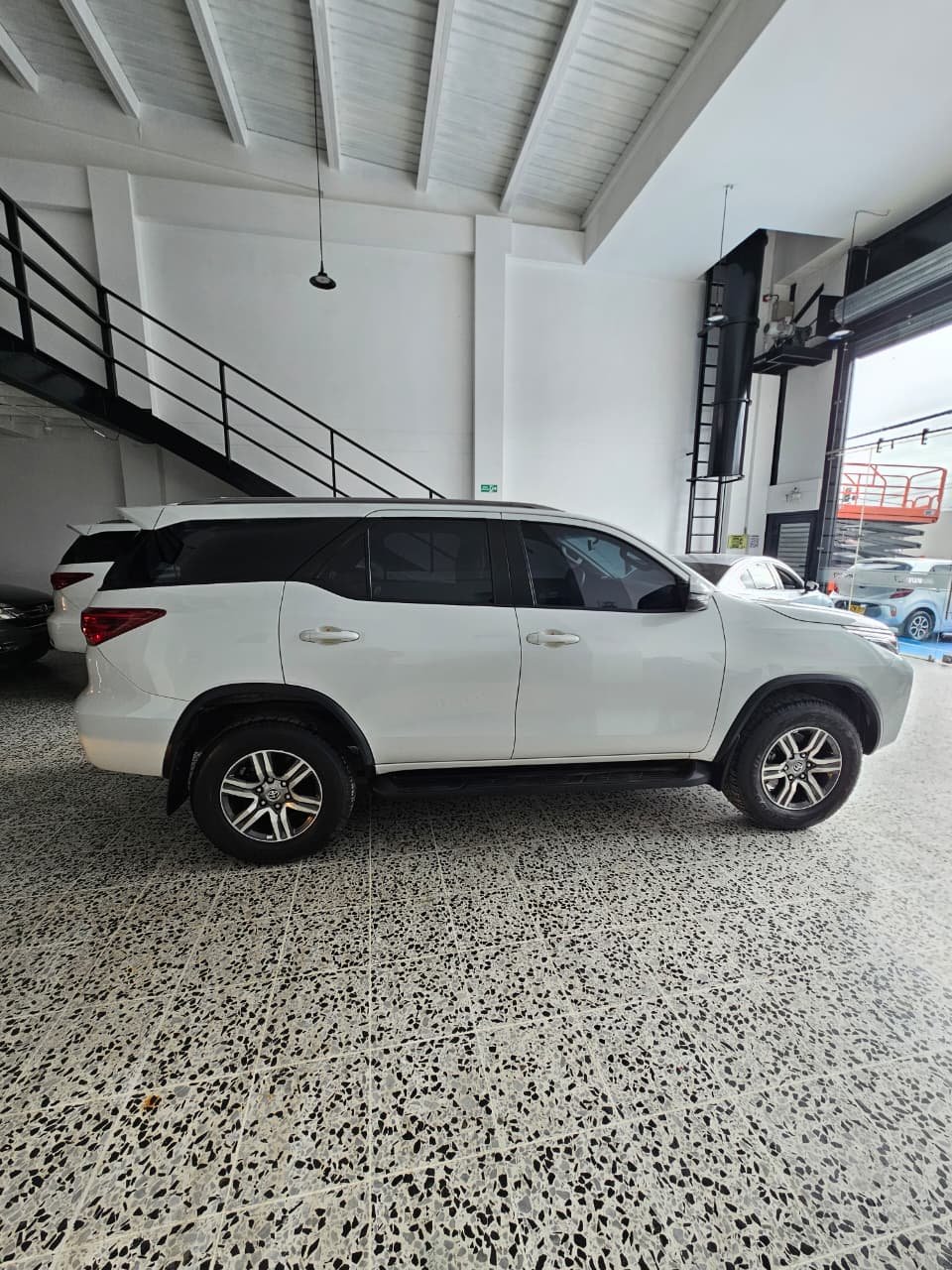 TOYOTA FORTUNER SR 2024