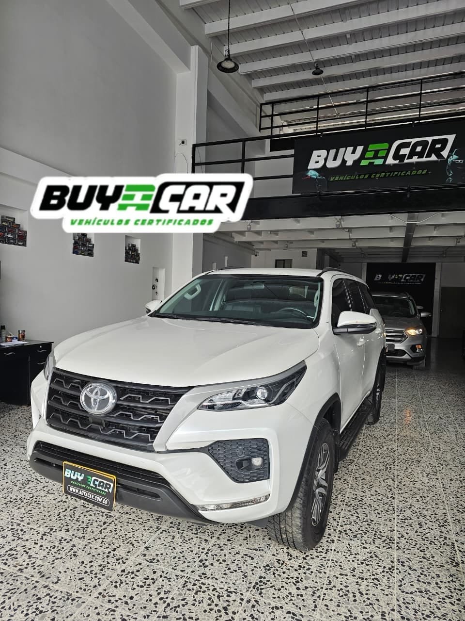TOYOTA FORTUNER SR 2024